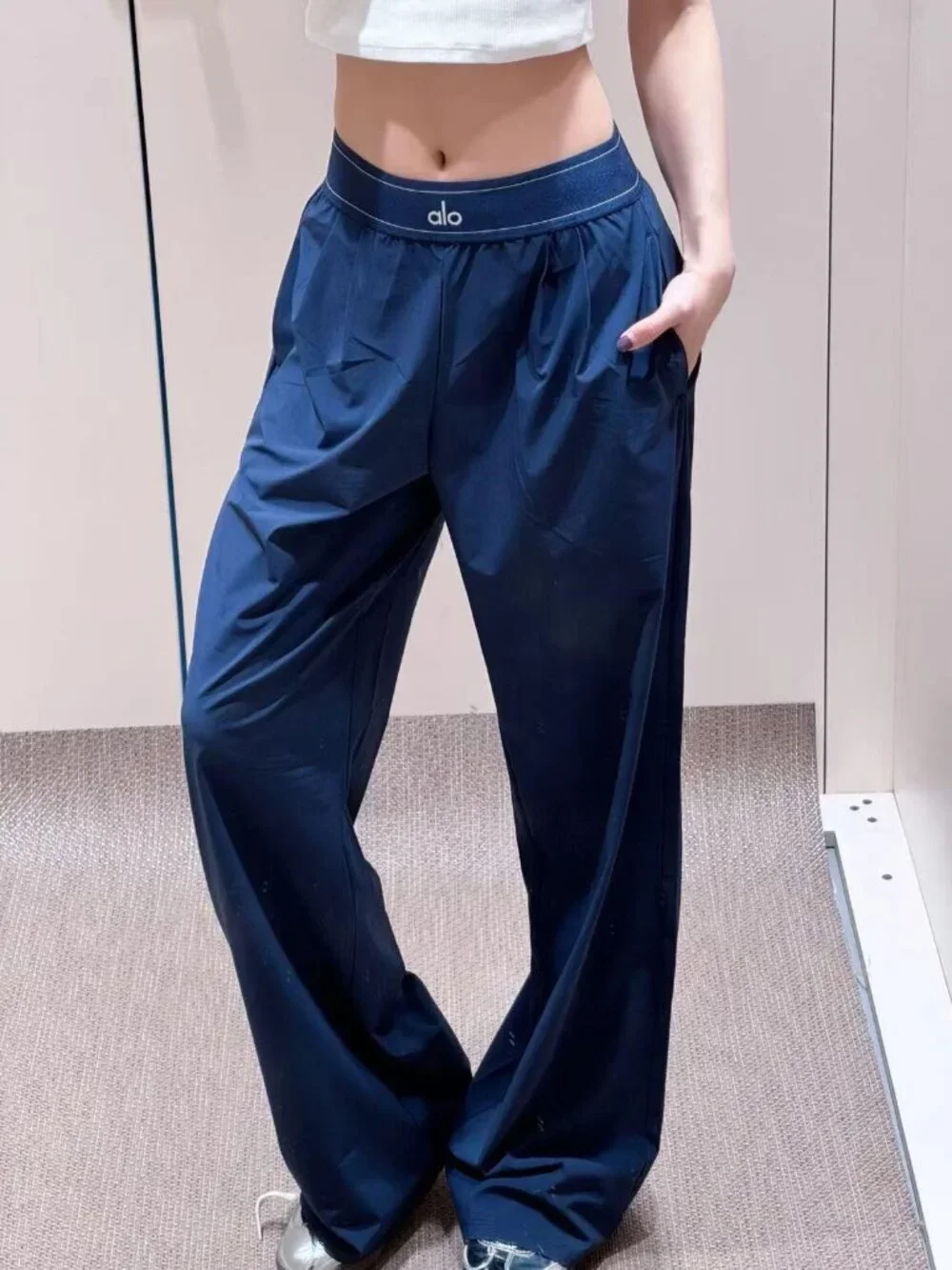 Brand new with tags🌊ALO Yoga Set Navy Blue (Regular Size 30 inches)